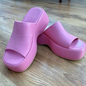 🩷 Maguire Vibrant Pink Mules